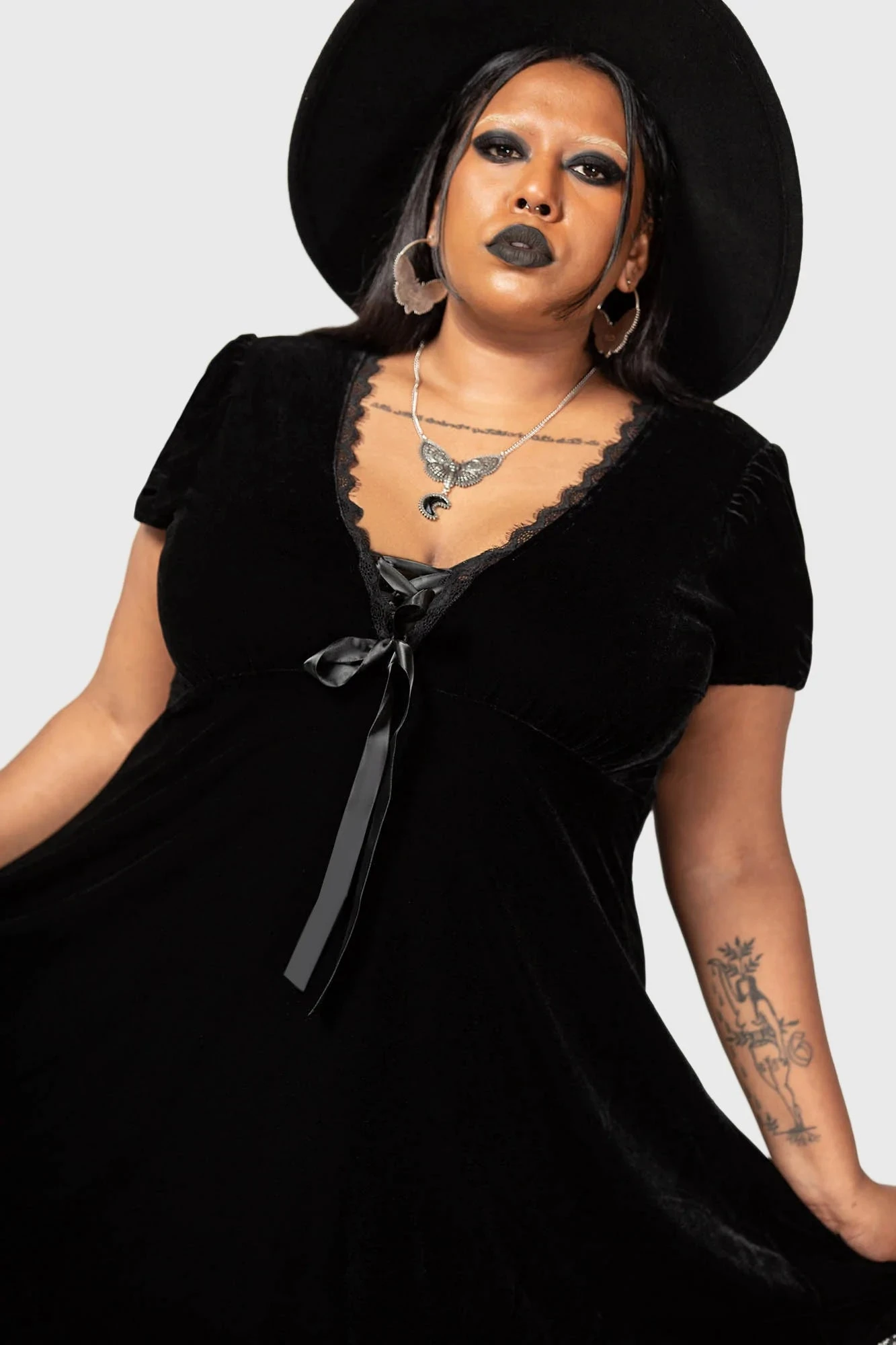 KILLSTAR Consolation Plus Size Velvet Gothic Dress 2 KILLSTAR Consolation Plus Size Velvet Gothic Dress - Image 2