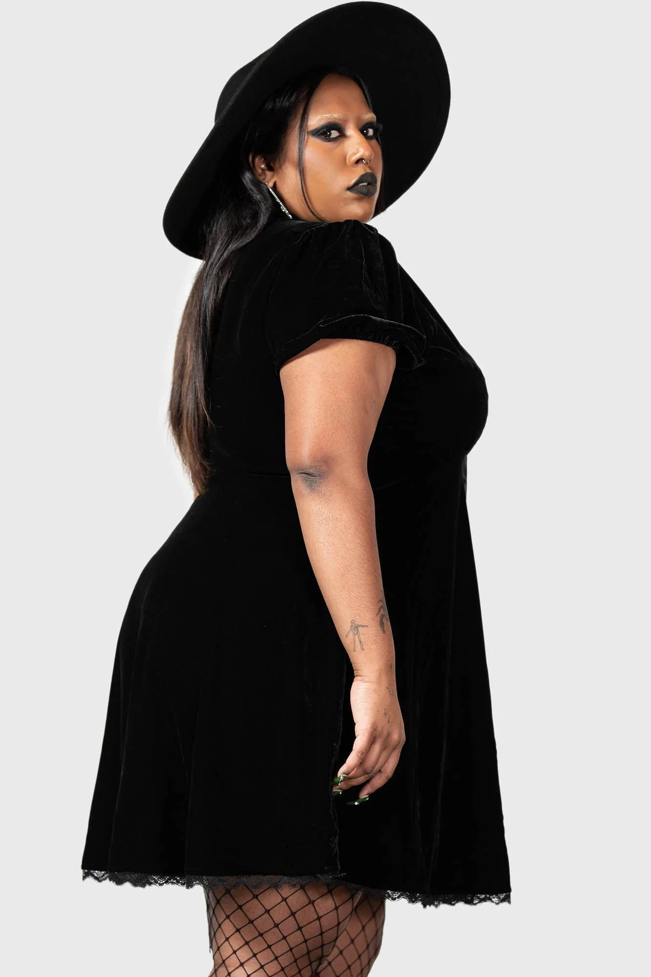 KILLSTAR Consolation Plus Size Velvet Gothic Dress 5 KILLSTAR Consolation Plus Size Velvet Gothic Dress - Image 5