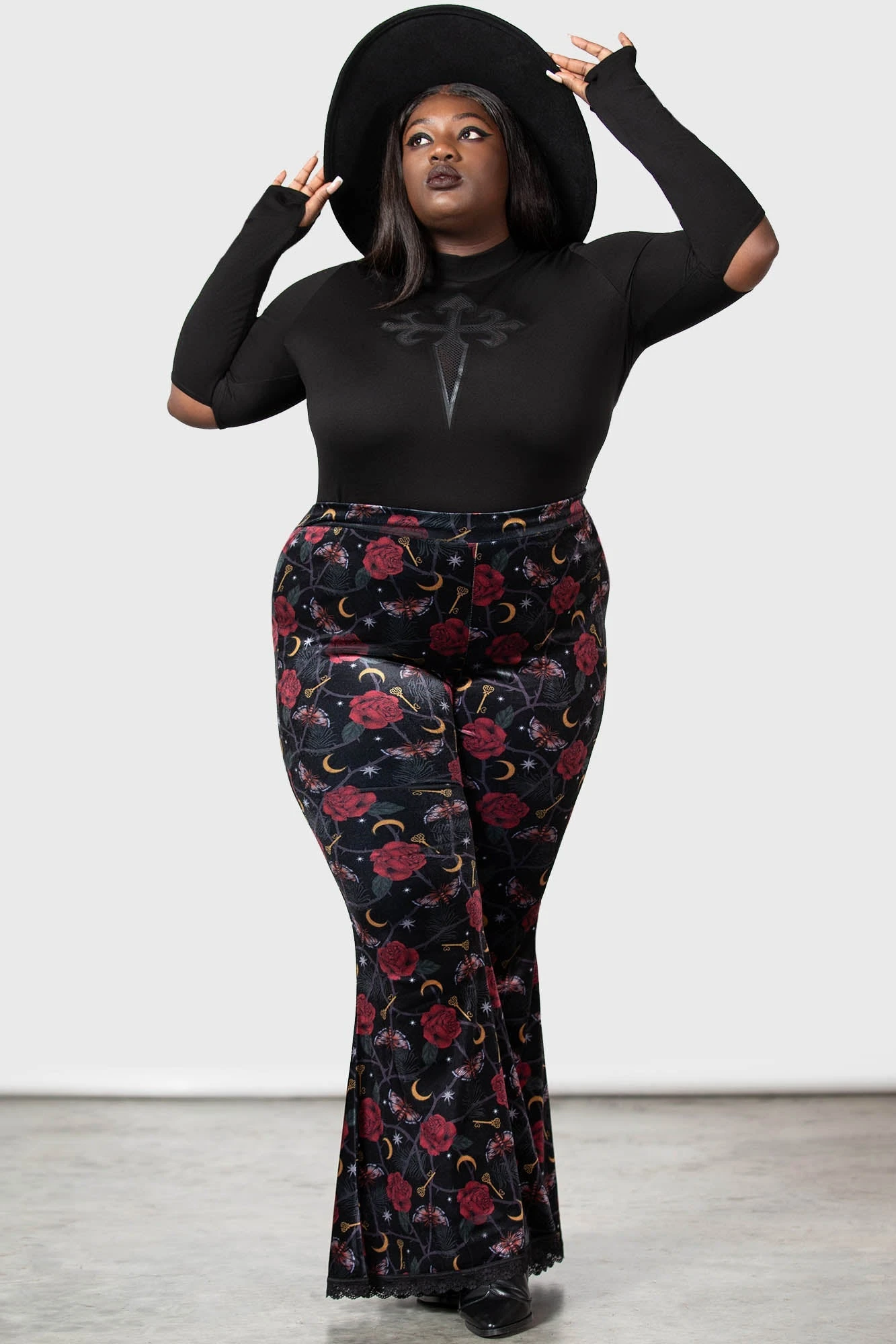 KILLSTAR Glinda Plus Size Velvet Flared Leggings 5 KILLSTAR Glinda Plus Size Velvet Flared Leggings - Image 5