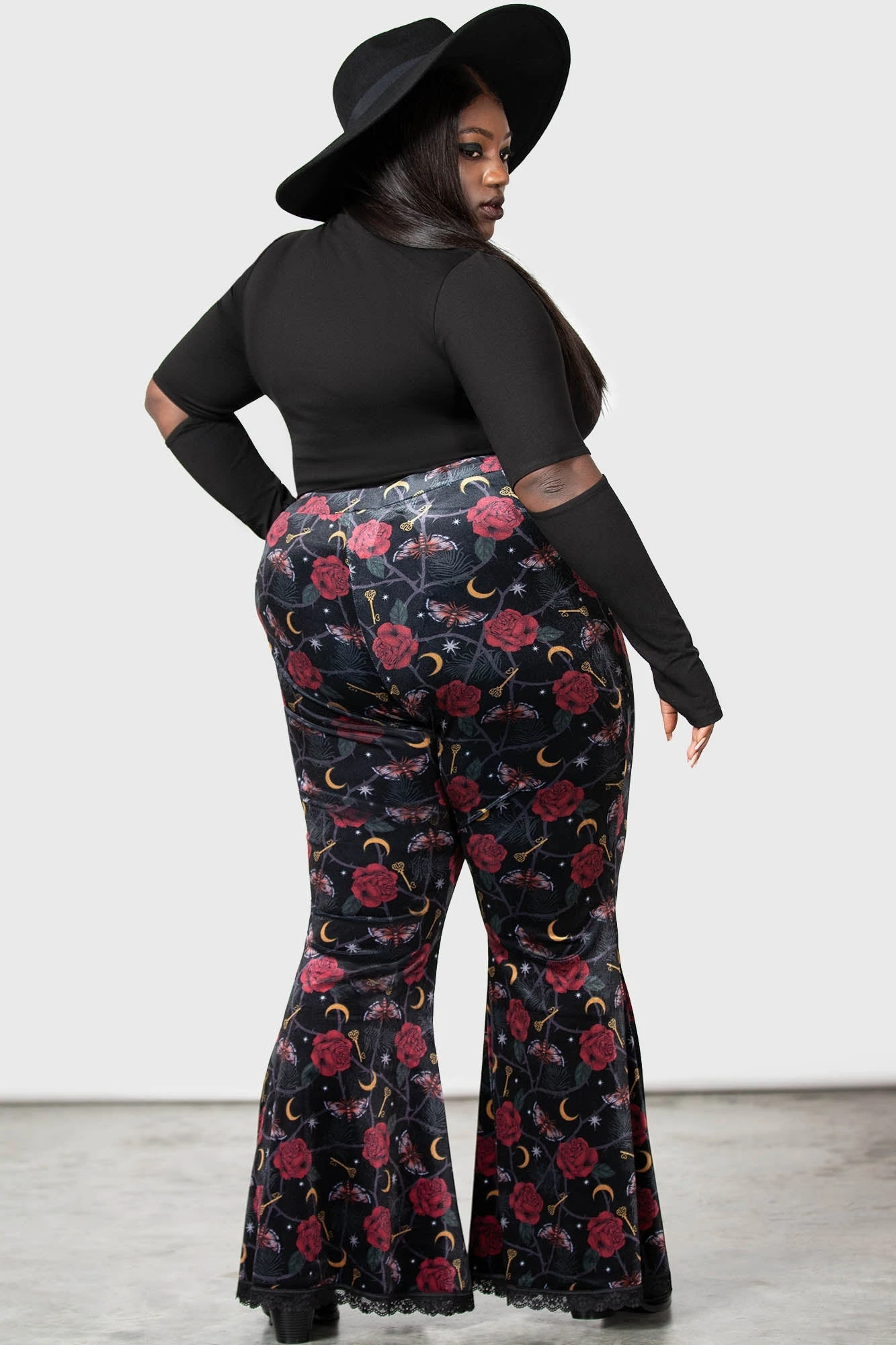 KILLSTAR Glinda Plus Size Velvet Flared Leggings 6 KILLSTAR Glinda Plus Size Velvet Flared Leggings - Image 6