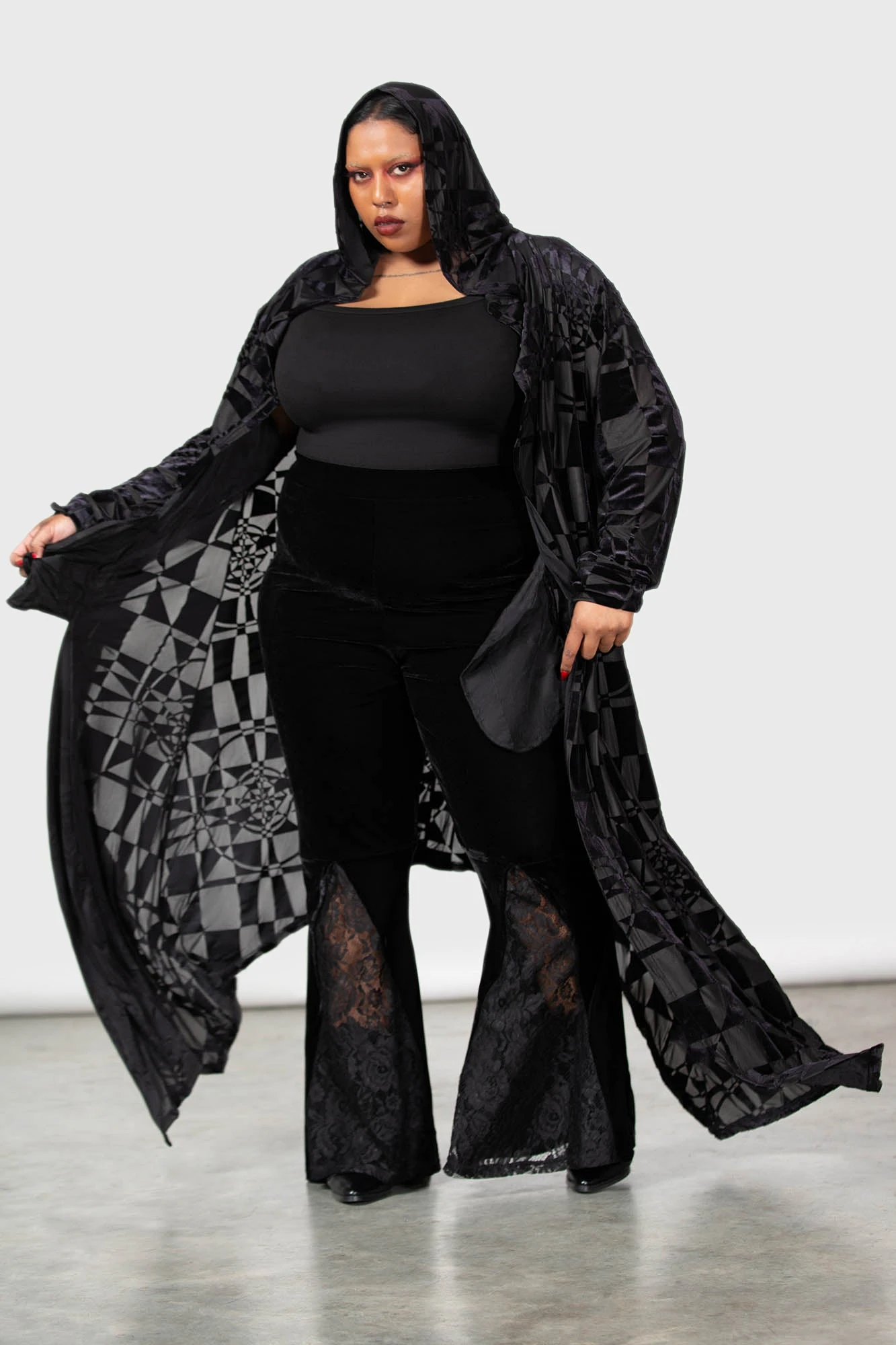 KILLSTAR x Suspiria Mood Plus Size Maxi Cardigan - Dario Argento Edition 3 KILLSTAR x Suspiria Mood Plus Size Maxi Cardigan - Dario Argento Edition - Image 3