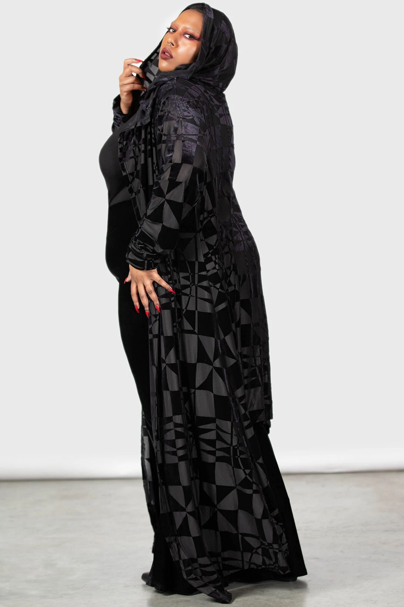 KILLSTAR x Suspiria Mood Plus Size Maxi Cardigan - Dario Argento Edition 4 KILLSTAR x Suspiria Mood Plus Size Maxi Cardigan - Dario Argento Edition - Image 4